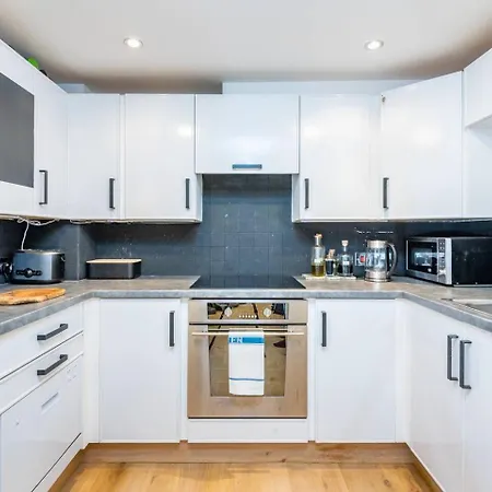 Pass The Keys Stunning Flat Within Walls