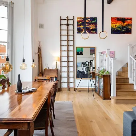 Pass The Keys Stunning Flat Within Walls Apartment *