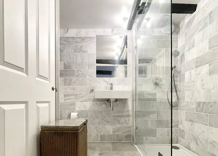 Flat 8 Bishophill Stunning 1-bed Flat Within York's Walls - Pass The Keys Apartment *