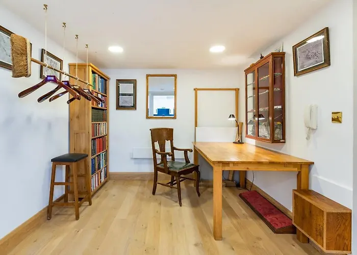 Flat 8 Bishophill Stunning 1-bed Flat Within York's Walls - Pass The Keys Apartment