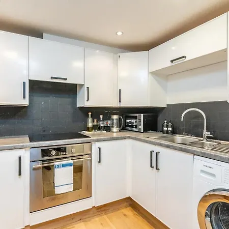 Flat 8 Bishophill Stunning 1-bed Flat Within York's Walls - Pass The Keys Appartement York