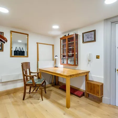 Flat 8 Bishophill Stunning 1-bed Flat Within York's Walls - Pass The Keys * York